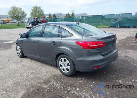 2016 Ford Focus S z USA, uszkodzony, nr VIN 1FADP3E26GL374152